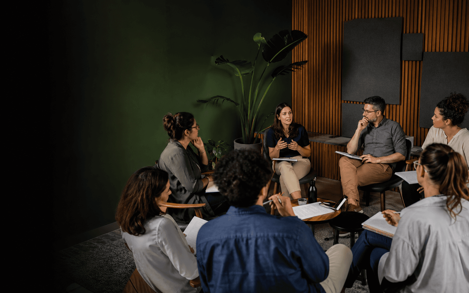 Grupo de profissionais em encontro de estudo